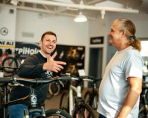 Wie hilft ein Fahrradverkäufer bei der Auswahl?